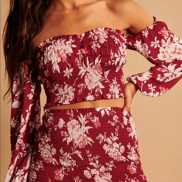 Abercrombie and Fitch Off the Shoulder Floral Top - Picture 2 of 5